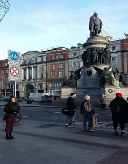 los alumnos de primero salen a conocer el entorno próximo al colegio.